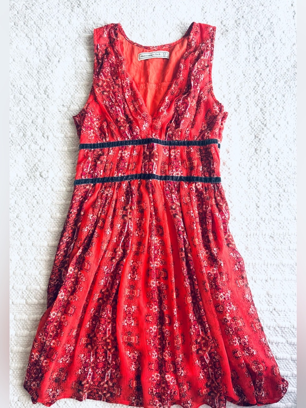 Abercrombie & Fitch Red Floral
Sleeveless Dress w/Grey Velvet Waist Trim